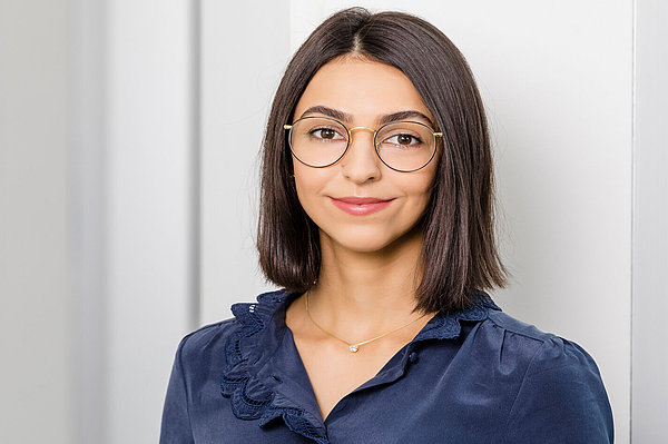 Juliana Tavares (Quelle: DZNEKurda) Porträt von Juliana F. Tavares