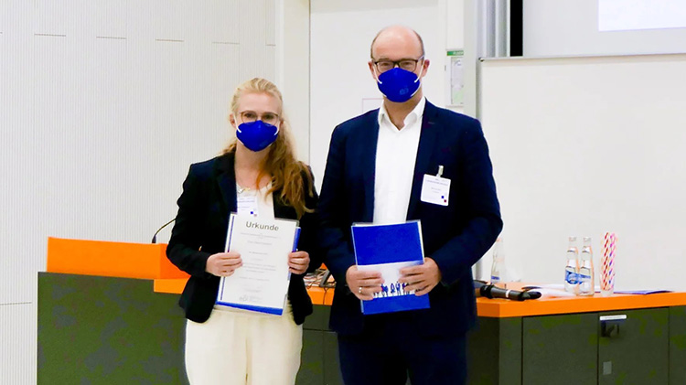Rika Etteldorf und Marcus Dörr bei der Preisverleihung des DGEpi Preis